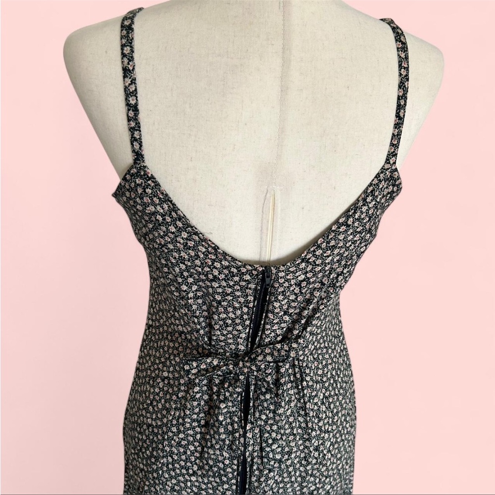 Chic Black and White Midi Dress - Picture 5 of 8